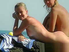 This nudist lady looks so hot on her knees voyeur cam