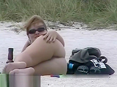 A beach voyeur video of a splendid female body splendid