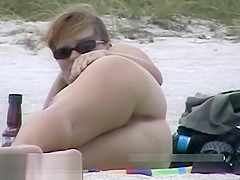 A beach voyeur video of a splendid female body splendid