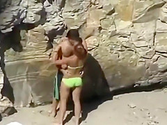Paar fickt in der Nahe vom Strand