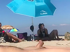 Priceless reaction of women to a guy cumming with no hands