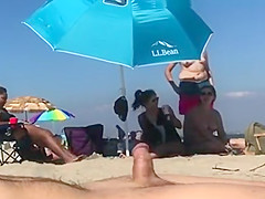 Priceless reaction of women to a guy cumming with no hands