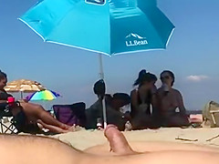 Priceless reaction of women to a guy cumming with no hands