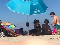 Priceless reaction of women to a guy cumming with no hands