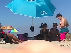 Priceless reaction of women to a guy cumming with no hands