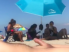 Priceless reaction of women to a guy cumming with no hands