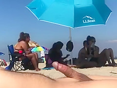 Priceless reaction of women to a guy cumming with no hands