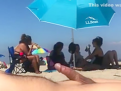 Priceless reaction of women to a guy cumming with no hands