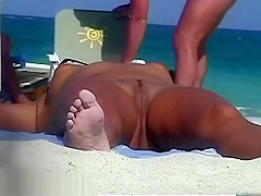 Nude beach voyeur spy cam captures naked girls