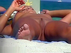 Nude beach voyeur spy cam captures naked girls