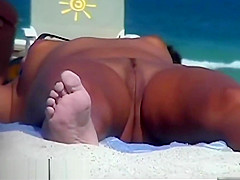 Nude beach voyeur spy cam captures naked girls