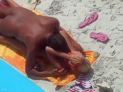 Voyeur Beach Girls 36