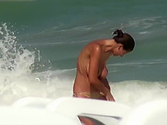 Milf Huge Heavy Boobs topless Beach