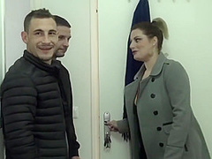 Double Penetration et Grosse Ejaculation Pour Sandrine