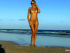 Bikini-pleasure - Holly Anderson