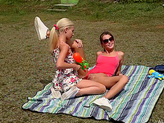 Cindy Shine And Kiara Cole - Water Duel Bts