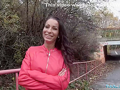 Hausfrau Lasst Sich Fur Geld Vogeln