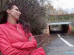 Hausfrau Lasst Sich Fur Geld Vogeln
