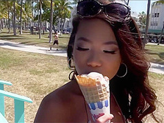 Vina Sky Great Day For A Stroll On South Beach