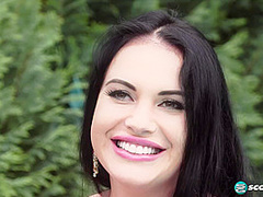 Tina Lee's Bikini Bonus  - ScoreLand
