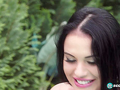 Tina Lee's Bikini Bonus  - ScoreLand