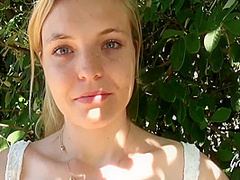 Sindy, Jeune Blonde Encule Dans Un Parc