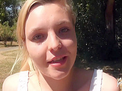 Sindy, Jeune Blonde Encule Dans Un Parc