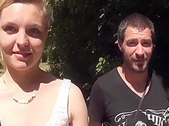 Sindy, Jeune Blonde Encule Dans Un Parc