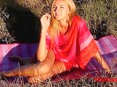 S​il​ly​hoes​.​com Teen With Perfect Pussy Strips
