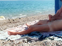 Couple Sucking And Fucking On A Public Beach With People Near - Misscreamy