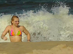 Bubble butt teen in bikini
