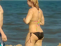 Bubble butt teen in bikini