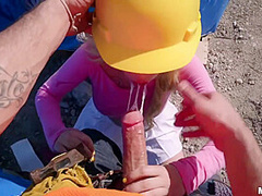 Vlogger Kenzie Reeves Needs Hard Cash