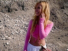 Vlogger Kenzie Reeves Needs Hard Cash