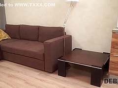 Teen Mit Sinnlichen Lippen Lasst Den Schuldeneintreiber Ihre Muschi Benutzen