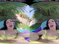 VRALLURE Jazmin Luv's The Park