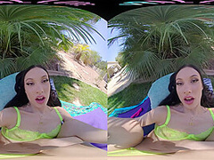 VRALLURE Jazmin Luv's The Park