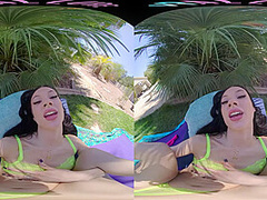 VRALLURE Jazmin Luv's The Park