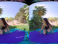 VRALLURE Jazmin Luv's The Park