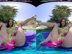 VRALLURE Jazmin Luv's The Park