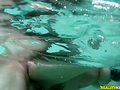 Fucked Busty Teen Right In The Swimming Pool - Markus Dupree And Skylar Snow
