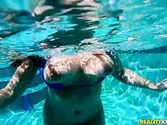 Fucked Busty Teen Right In The Swimming Pool - Markus Dupree And Skylar Snow
