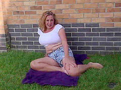 Hot Solo Milf Lady Toying Pussy Rubbing With Beau Diamonds And Lily May