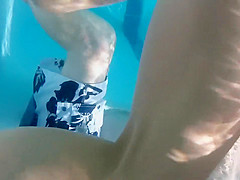 Milf in the swimming pool