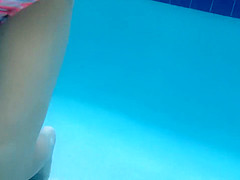 Milf in the swimming pool