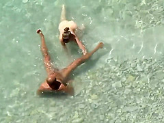 Pussy licking inside water leads to sex