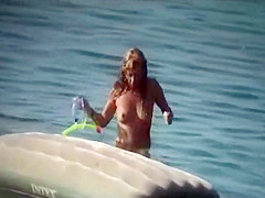 Nudist lady prepares for a dive