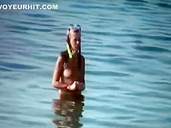 Nudist lady prepares for a dive