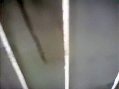 Daring voyeur peeps on her undressing