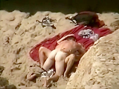 Voyeur spies sex from the cliffs